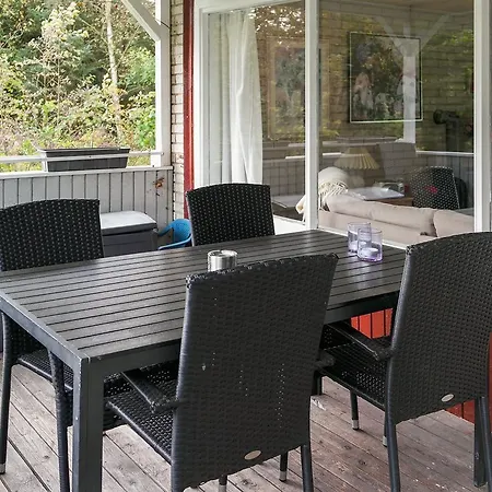 Three-bedroom Holiday In * Hals